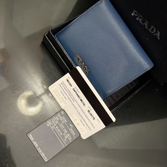 PRADA BLUE SAFFIANO GOLD METAL COMPACT WALLET - Picture 2 of 10